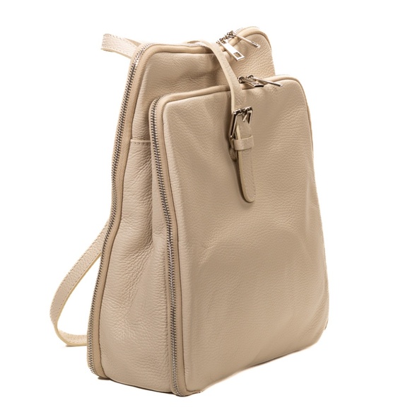 Hand made?? -Women\'s leather backpack \